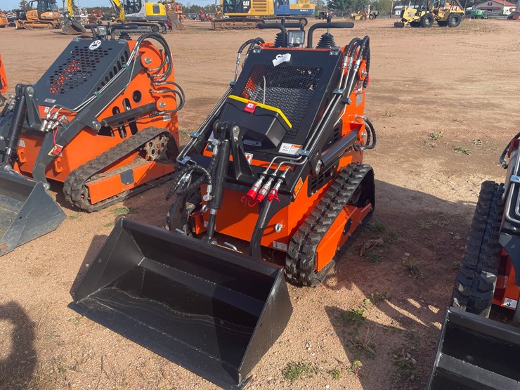 #3210-•-2026-skid-steer-loader-image-1