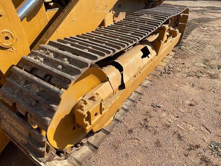#1910-•-komatsu-d575-1-track-loader-image-10