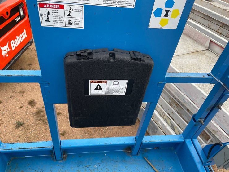 #1902-•-2012-genie-gs-3246-electric-scissor-lift-image-22