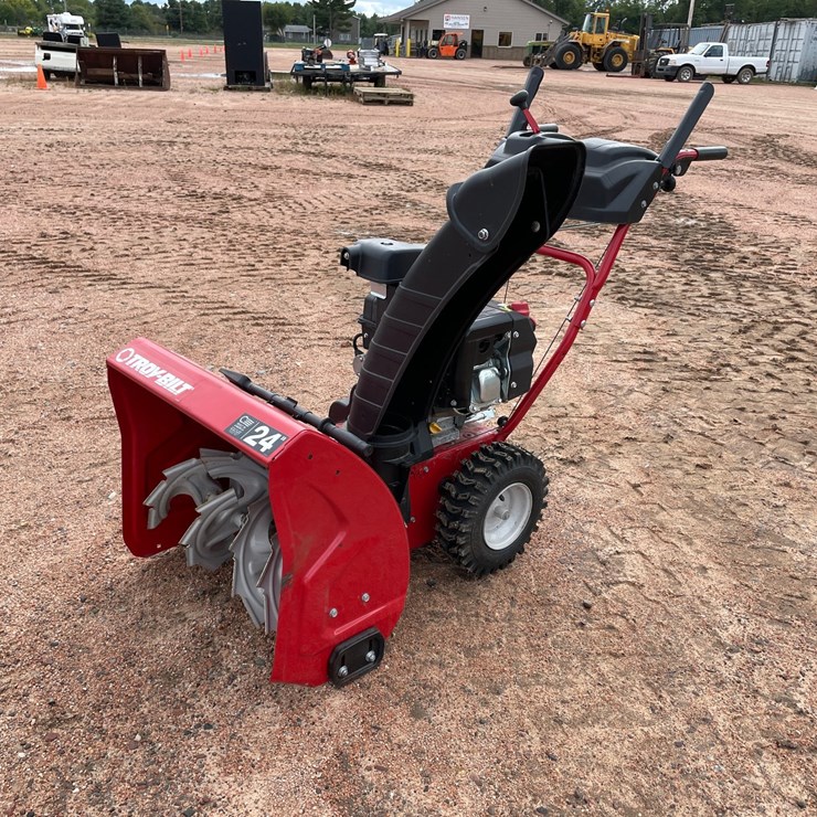 #1005 • Troy-Bilt Snow Blower