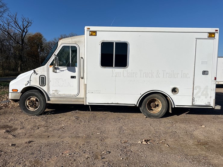 #6934-•-1992-computer-designed-chassis-1300-stoughton-step-van-(has-wi-title)-image-2