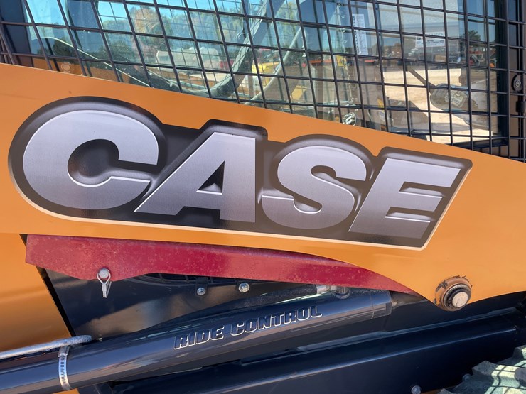 #1079-•-2014-case-sr220-skid-steer-image-28