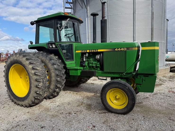 1980-john-deere-4440-tractor,-7,995-hours,-540-and-small-1000pto,-front-fuel-tank,-full-rack-front-weights,-hammer-strap,-side-step,-quad-range,-18.4x38,-quick-hitch,-2-remotes,-s/n--4440w037072-image-5