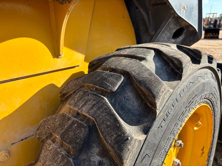 #1918-•-2023-john-deere-318g-wheeled-skid-steer-image-16