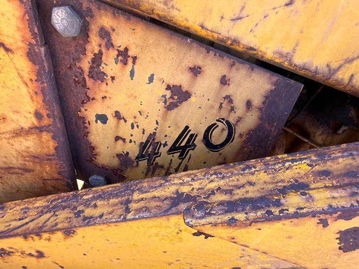 #6924-•-john-deere-440-ic-series-crawler-loader-image-8