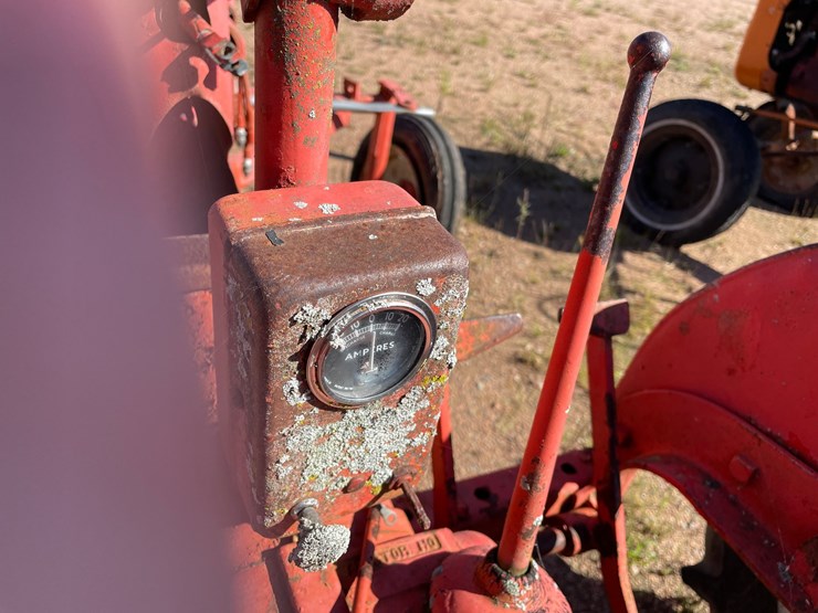 #1951-•-allis-chalmers-b-wide-tractor-image-20