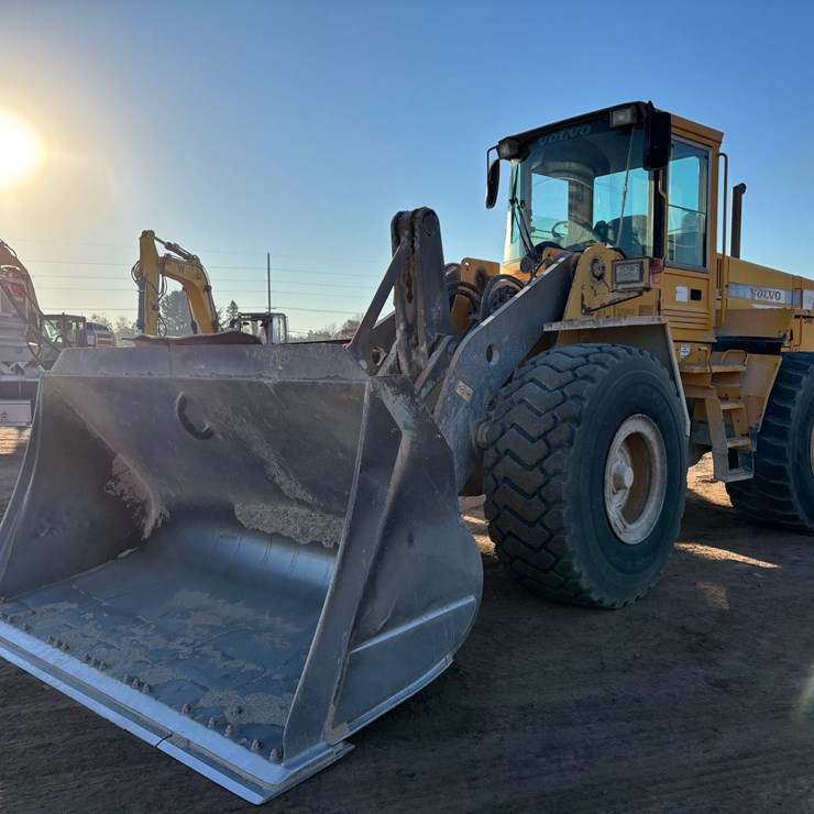 #1884 • 1998 Volvo L120C Wheel Loader