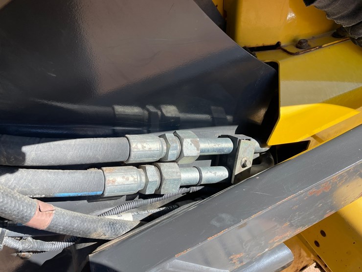 #1959-•-2015-new-holland-l230-skid-steer-image-29