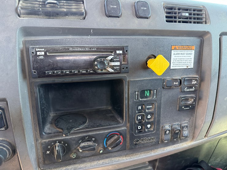 2015-peterbilt-348-image-31