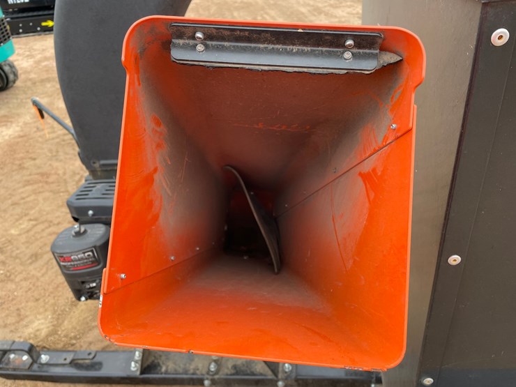 #1015-•-agri-fab-lawn-vacuum-and-chipper-shredder-image-12