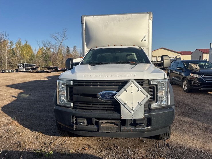 #6900-•-2017-ford-super-duty-xl-box-truck-(wi-title-in-delay)-image-2