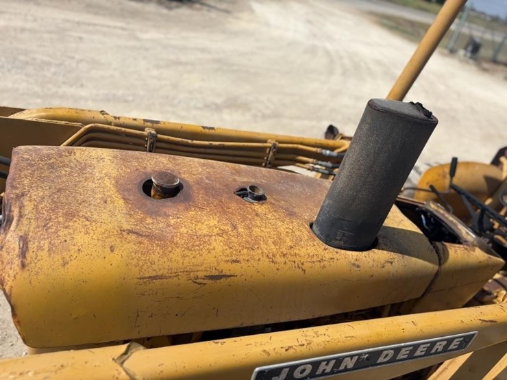 deere-300b-image-8