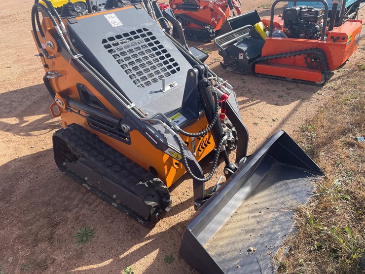 #3206-•-landhonor-mini-skid-steer-loader-image-2