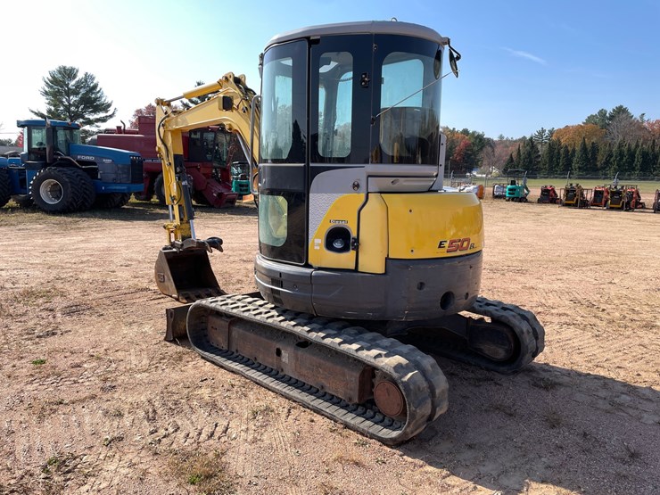#1904-•-2011-new-holland-e50b-midi-excavator-image-5