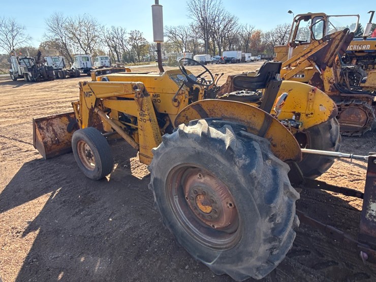 #6925-•-massey-ferguson-mf-30-industrial-tractor-with-front-loader-and-rear-box-scraper-image-7