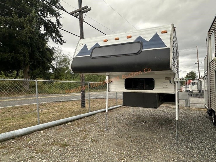 1994-northland-apache-10'-truck-camper-image-1