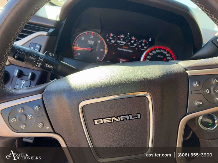 2015-gmc-yukon-denali-image-31
