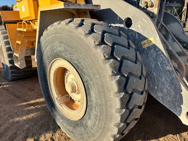 #1884-•-1998-volvo-l120c-wheel-loader-image-10