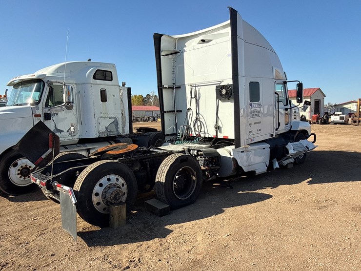 #6907-•-2022-mack-anthem-an64t-sleeper-semi-truck-image-5