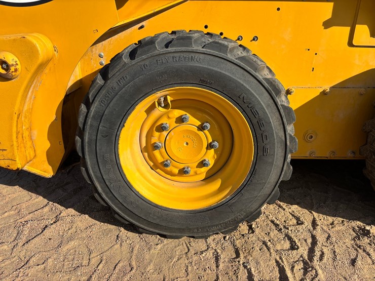 #1918-•-2023-john-deere-318g-wheeled-skid-steer-image-10