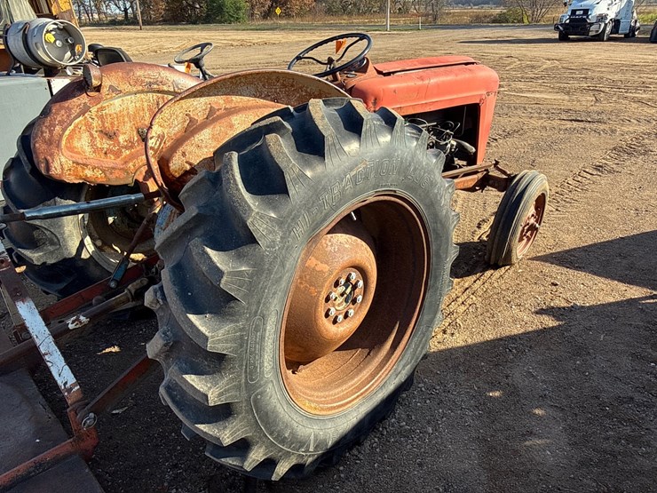 #6926-•-ford-tractor-image-4