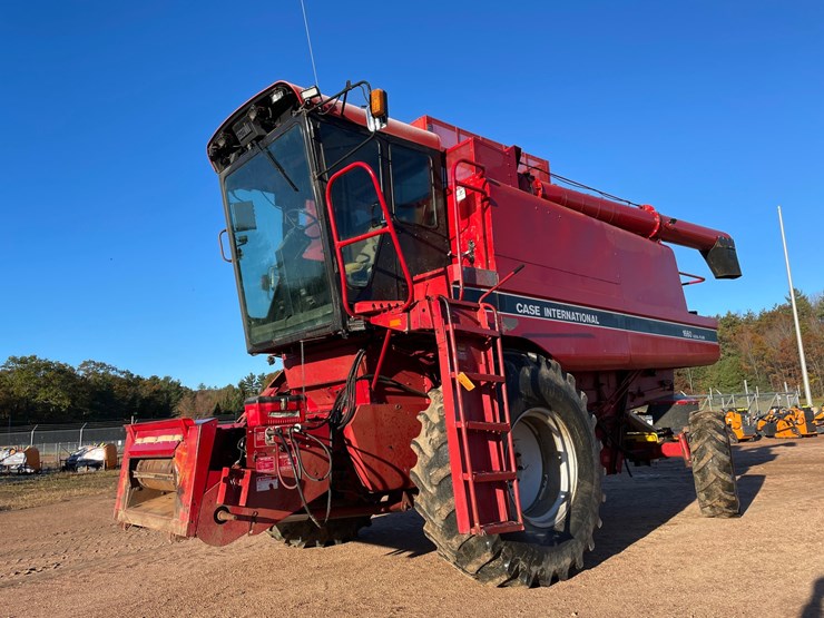 #1898-•-1991-ih-1660-axial-flow-combine-image-1