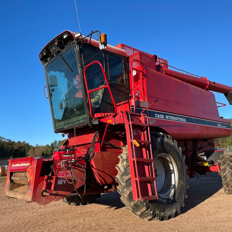 #1898 • 1991 IH 1660 Axial Flow Combine