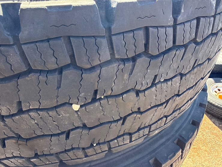 #6982-•-(5)-commercial-truck-tires-with-aluminum-rims-image-8