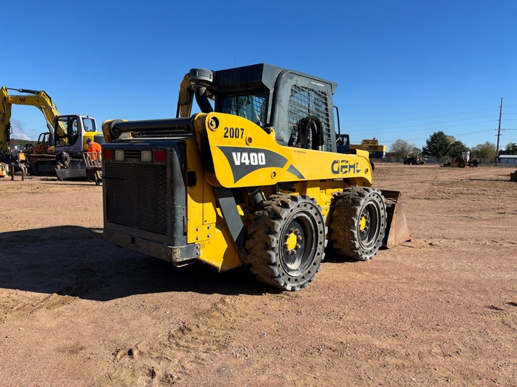 #1086-•-2016-gehl-v400-skid-steer-with-bucket-image-5