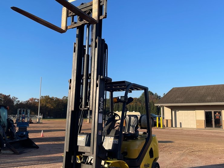#1882-•-2022-yale-40ux-glp040ux-lp-forklift-image-12
