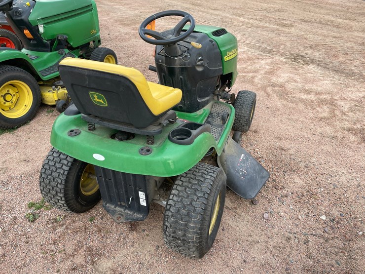 #1930-•-200-john-deere-l110-riding-lawn-mower-image-5