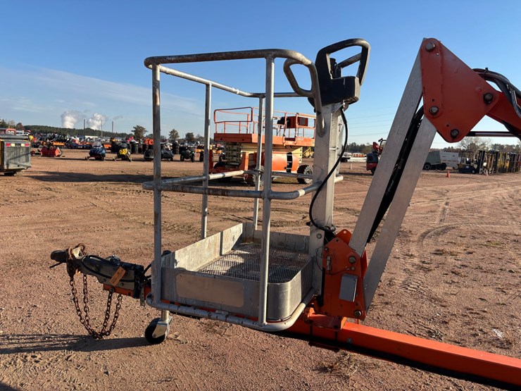 #1887-•-2017-jlg-t500j-towable-basket-lift-image-10
