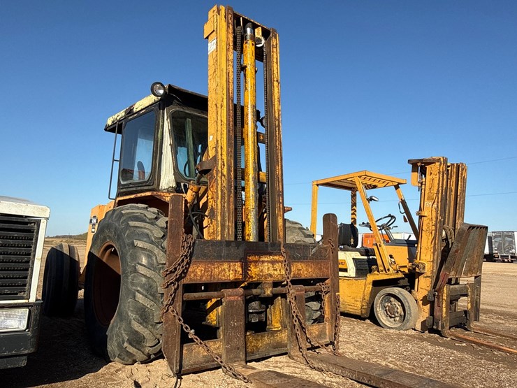 #6930-•-continental-diversified-sales-cds-706d-rough-terrain-forklift-image-3