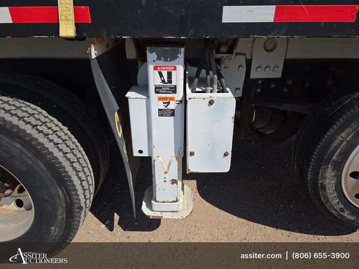 2006-peterbilt-335-image-20