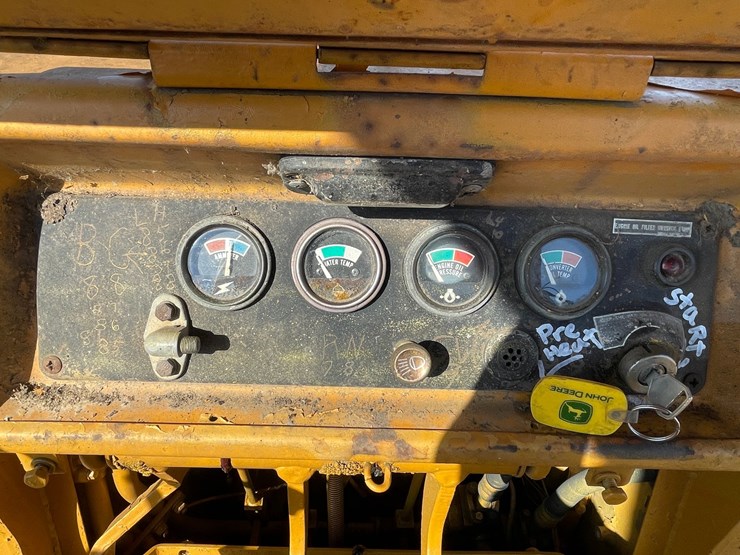 #1910-•-komatsu-d575-1-track-loader-image-9