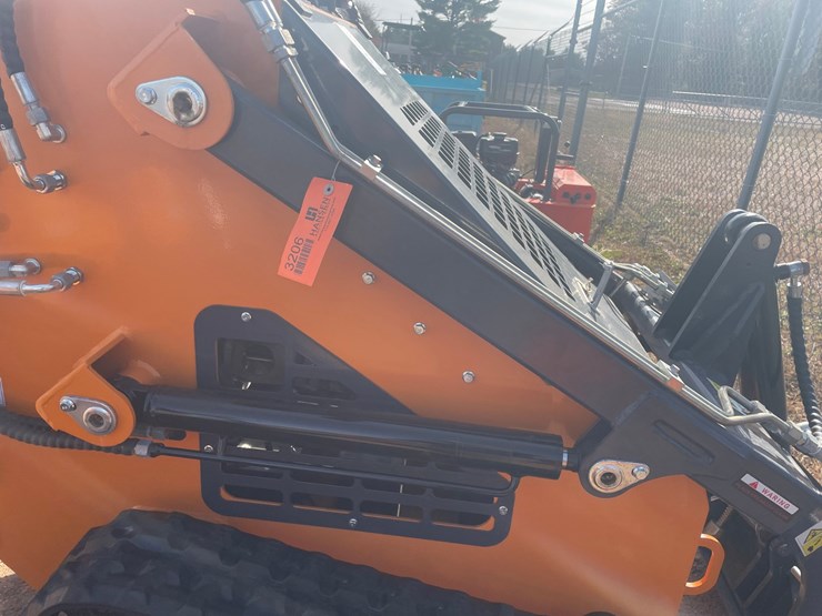 #3206-•-landhonor-mini-skid-steer-loader-image-19