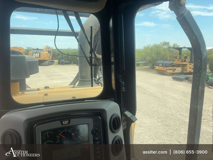 2015-caterpillar-d6t-xl-image-19