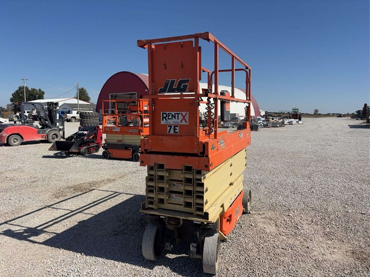 2015-jlg-26’-scissor-lift-(7e)-model-2632es,-battery-operated,-26’-reach,-non-marking-tires,-s/n--0200240038-image-4