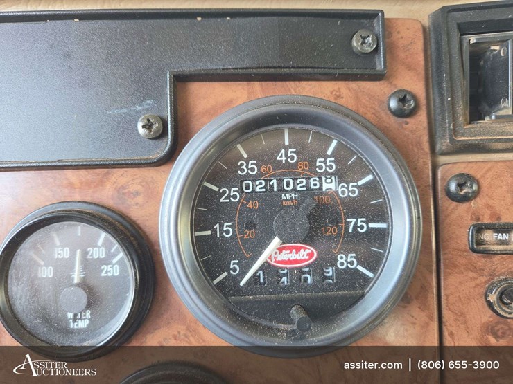 2006-peterbilt-335-image-33