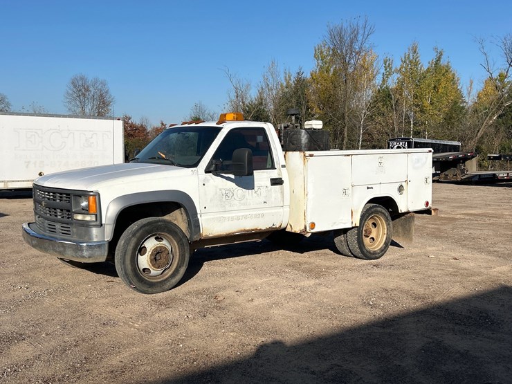 #6933-•-1994-chevrolet-1-ton-dually-service-body-truck-(has-wi-title)-image-1