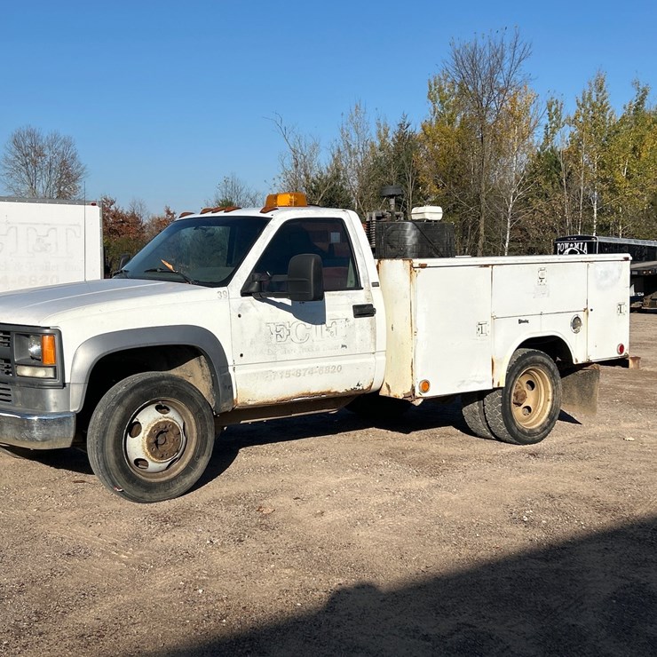 #6933 • 1994 Chevrolet 1 Ton Dually Service Body Truck (Has WI Title)