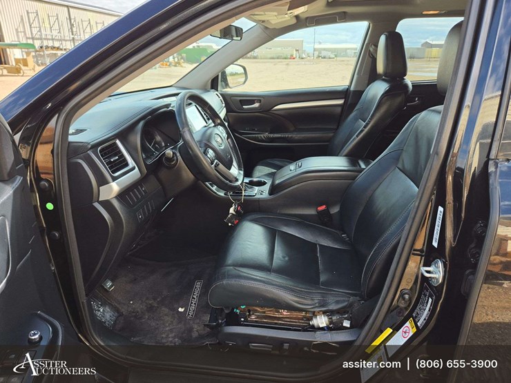 2015-toyota-highlander-xle-image-19