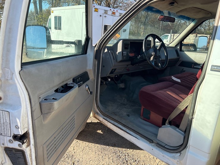 #6933-•-1994-chevrolet-1-ton-dually-service-body-truck-(has-wi-title)-image-47
