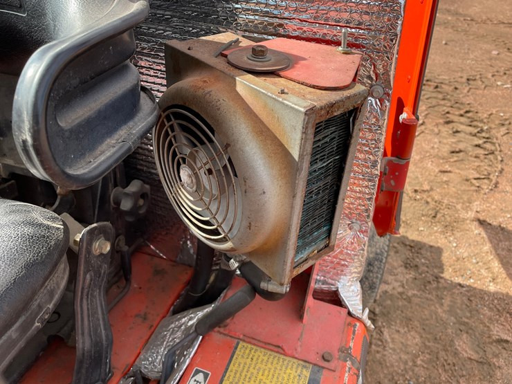 #1019-•-kubota-f2400-4wd-tractor-with-attachments-image-21