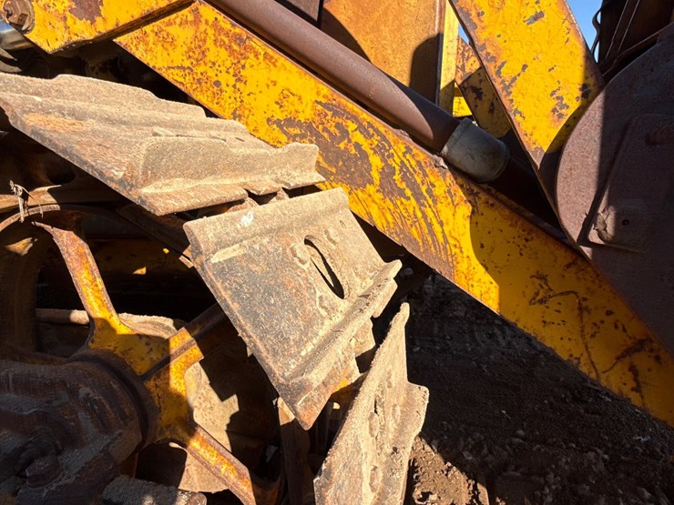 #6924-•-john-deere-440-ic-series-crawler-loader-image-18