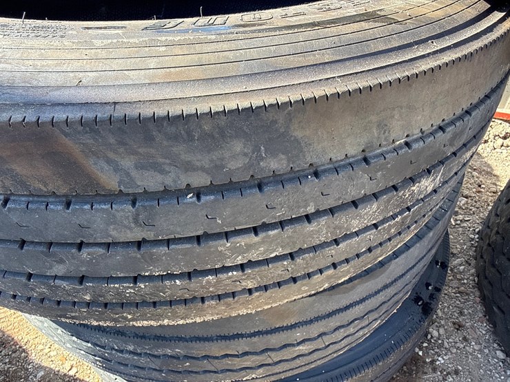 #6965-•-(4)-commercial-truck-tires-image-10