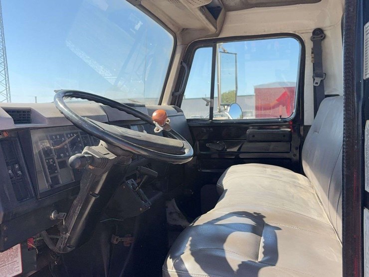 1998-international-4700-day-cab-truck,-121,834-miles,-single-axle,-255/70r22.5-tires,-dt466e-engine,-gooseneck-ball-hitch,-automatic-transmission-vin#-1hsscaan4wh551789-image-15