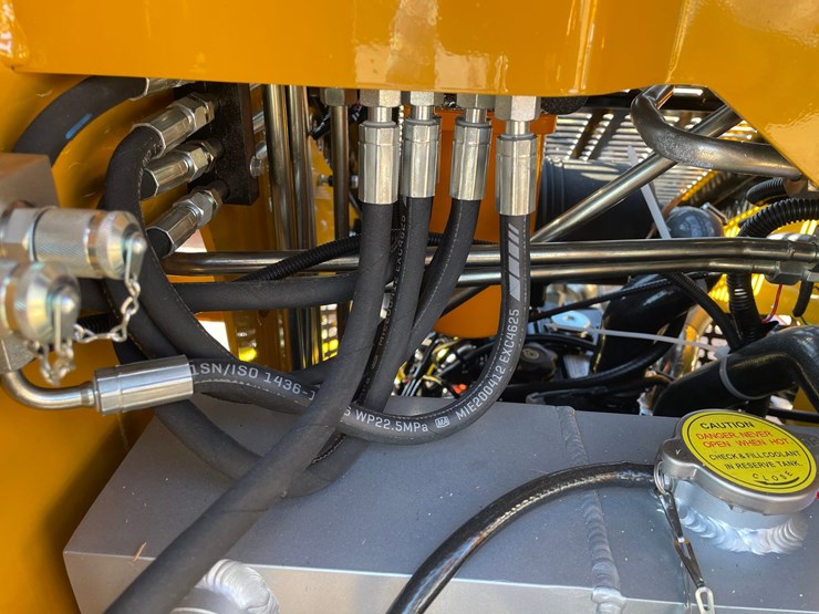 #3236-•-cfg-kjt27-skid-steer-loader-image-19