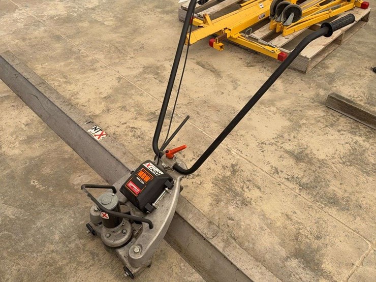 2023-mbw-concrete-screed-12’,-model-ews500,-s/n--6022089,-runs-on-milwaukee-battery-(battery-not-included),-runs-intermittently-image-4