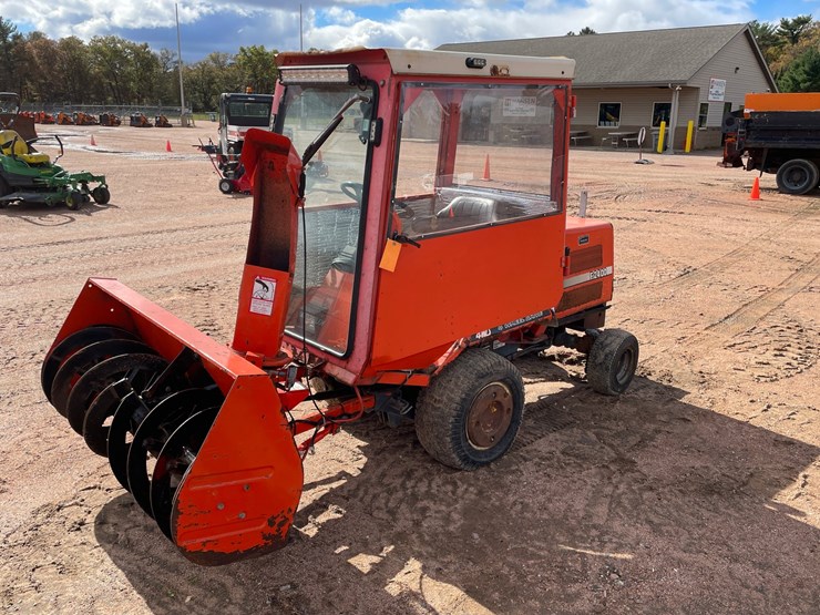 #1019-•-kubota-f2400-4wd-tractor-with-attachments-image-5